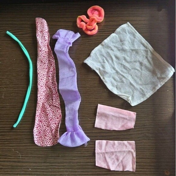 7 Vintage 1980s Random Barbie  Accessories Fashion Doll Pieces Scarf? Blankets? - Picture 2 of 14